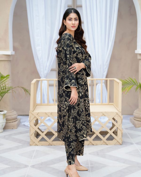 Elegant Black Floral Winter Suit – Stylish & Comfortable Wear